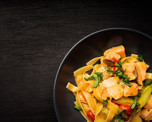 Tagliatelle cu somon Meniu George's Fisheries